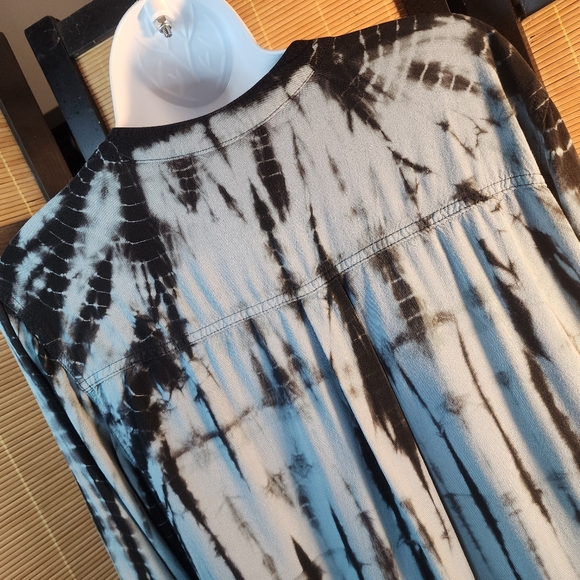 Rock & Republic teal tie-dye blouse - Picture 4 of 9